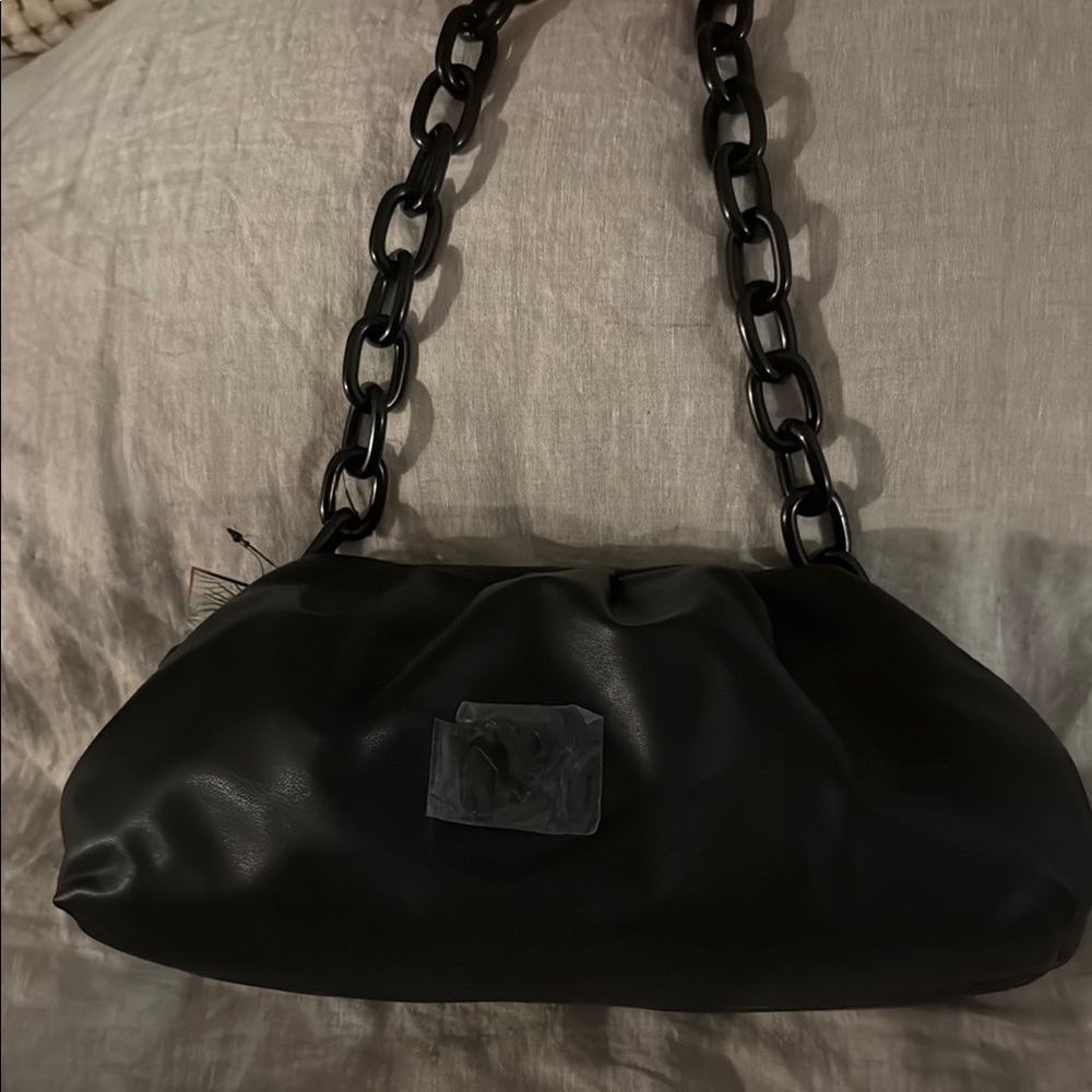 NWT Badgley Mischka Wrapped Frame Clutch with removable chain: Black